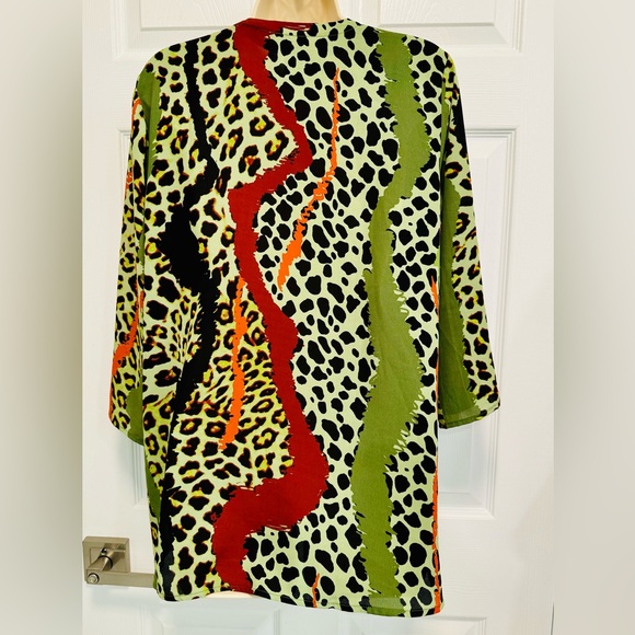 Gorgeous !! Bob Mackie Sage Green Cheetah Stripe Woven Open Front Tunic. - Picture 3 of 5